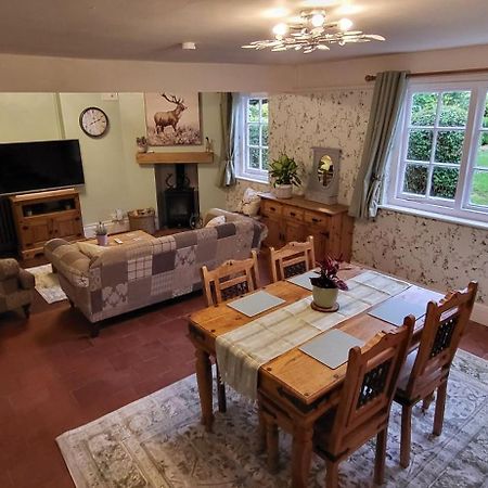 The Lodge At Fairfield Court Lickey End Exterior photo